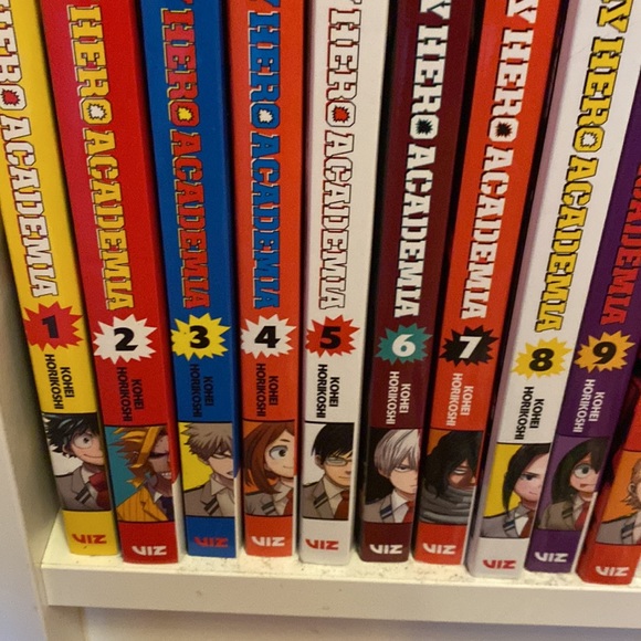 My hero academia books 1-30 & ultra analysis and vigilantes . Total 32 books - Picture 8 of 12